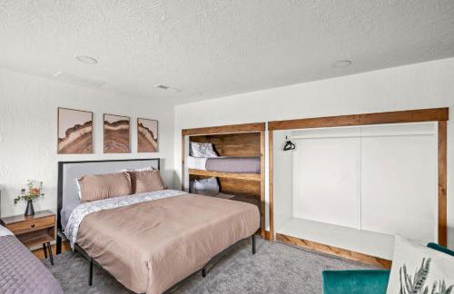 Great Falls Premier Retreat by Wrecked & Refined Stunning Views Hot Tub Family Fun - Foto 24