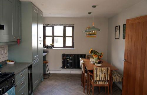 Atworth Haven: 4-Bed Home with Garden - Foto 27