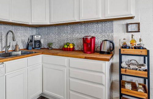 Grand Canyon Ranch Home - Western History - Big city lot - AC! - Photo 11