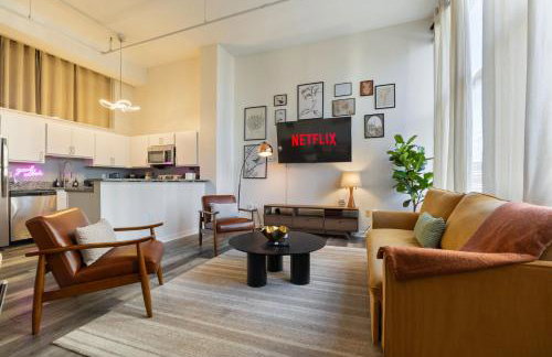 Indy Urban Nest - Sleeps 8 - Skywalk Access - Convention Center - Stadium - Foto 44