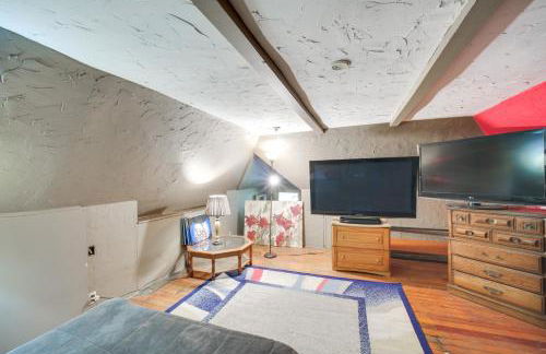 Central Akron Stay! Large Victorian Home with Yard - Foto 22