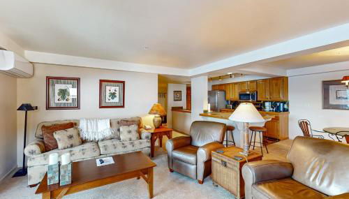 Torian Plum Condominiums - Foto 2