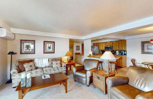 Torian Plum Condominiums - Foto 2