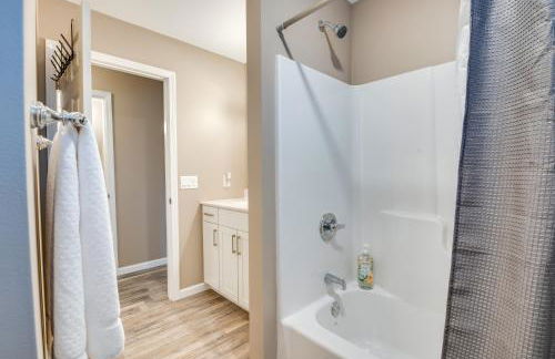 Family Home on Lake Newton with Deck and Fire Pit - Foto 10