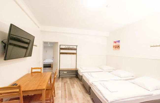 Spacious House - Photo 36