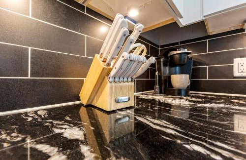 Relax And Sea NEW Luxury Canal-View Escape Gated Community Firepit and Decks - Foto 18