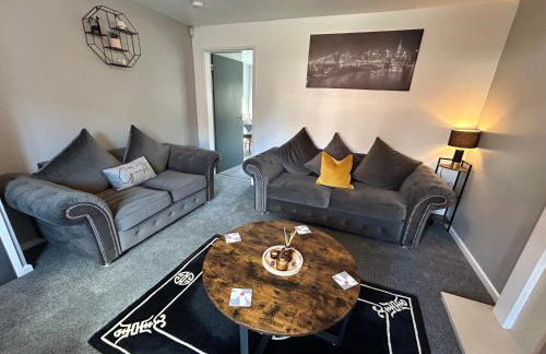 Dovefield House - Modern 3 Bed Home from Home - Alton Towers, Uttoxeter Races - Foto 8