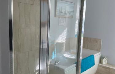 Bramblebee Cottage Salthouse - Photo 10