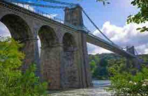 Compact Modern Apartment Single Person or Couple Only - Photo 18