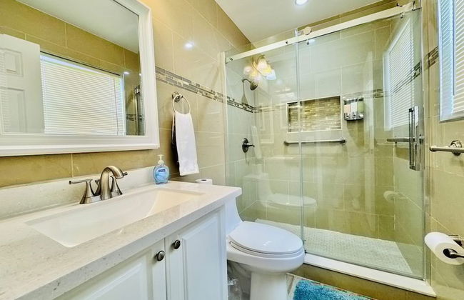 Riverfront King Bed Pool Nearby Beach - Foto 20