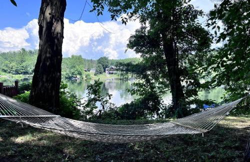 Rustic, Pet Friendly Cabin on the Hudson River, Perfect for a Glamping Weekend in the Adirondacks - Foto 26