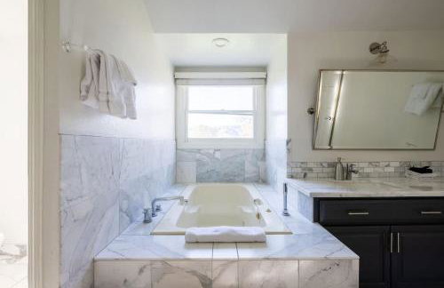 Grand Wine Country 6BR Retreat Hot Tub & Views - Foto 75