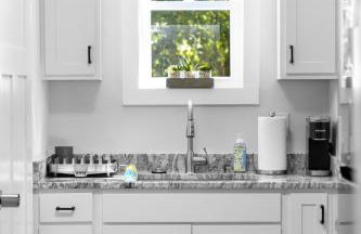 Private Downtown Bungalow Near Riverwalk & Beaches - Photo 4