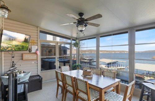 Lakefront Family Retreat w/ Views, Boat Slip - Foto 15