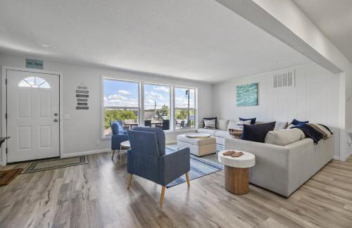 Beautiful Torch Lake House with Beach Access home - Foto 50