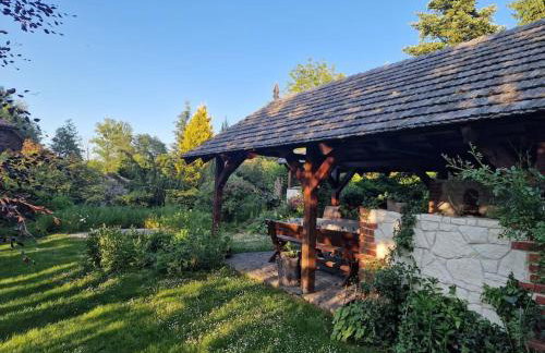 Agroturystyka Nad Bystra - Drewniany dom z pięknym ogrodem - Photo 7