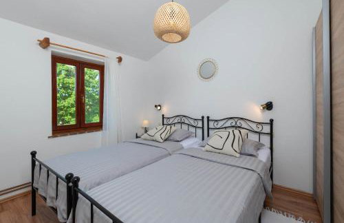 Casa Ivanovac with pool and large front yard - Photo 5