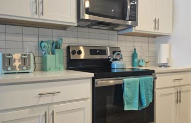 Beautiful Condo on Riverwalk w King Ste Free Parking Pet friendly centrally Located on the Riverwalk - Photo 20