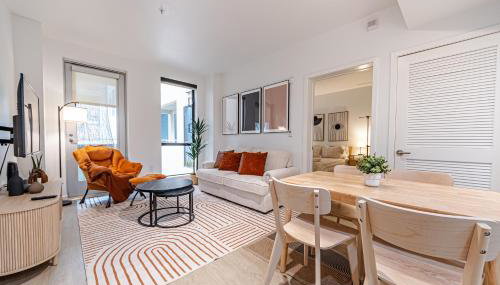 Stylish 2BDR & 2BTH - 15 mins walk to the beach! - Foto 3