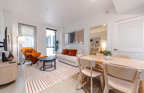 Stylish 2BDR & 2BTH - 15 mins walk to the beach! - Foto 3