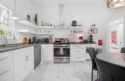 Vineyard Cottage-Pet Friendly & Walk to Oaklawn! - Foto 4