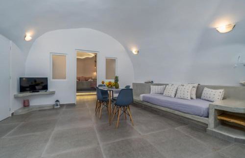 Fira-Cave-Sleeps 13-Parking-Pool-Pet Friendly - Photo 30
