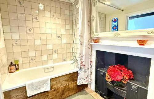 Swan Cottage, 5-Bedroom, Canal View, River, Private gardens, Free Parking's, WiFi, Oxford - Photo 77