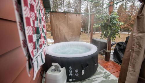 Black bear cabin with blow up hot tub - Foto 2