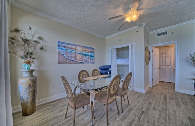 Marvelous Condo with Beachside Pool and Free Poolside WiFi - Unit 0902 by RedAwning - Foto 23