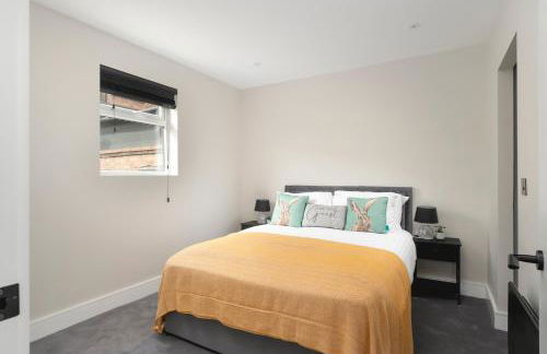 Skyvillion - COZY LARGE 4 & 1 Bed Apartments in London Enfield, Mins to Tube Station, Free Wi-Fi - Foto 23