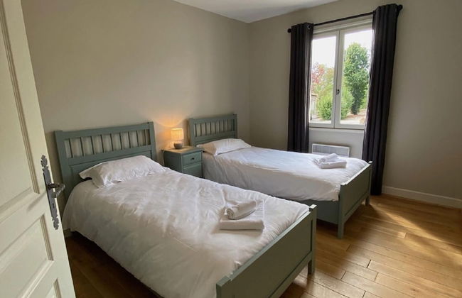 Luxury Villa With Covered Terrace in Chalais - Foto 2