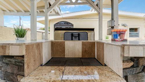 Spacious 4BR w/ Pool, Spa, Mini Golf & Game Lounge - Foto 4, Garden