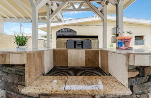 Spacious 4BR w/ Pool, Spa, Mini Golf & Game Lounge - Foto 4