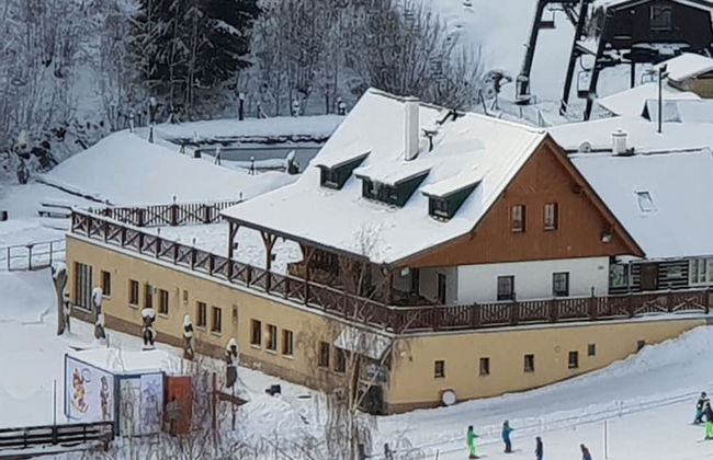 Inviting Villa With Warm Ambience - Photo 23