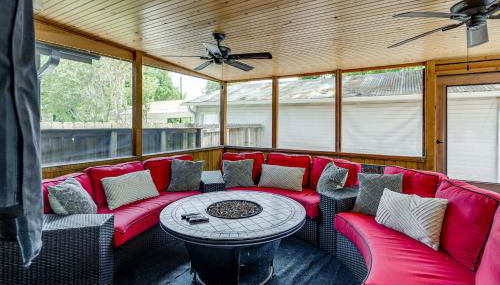 Hot Tub and Outdoor Kitchen Stylish Home in Bryan - Foto 2