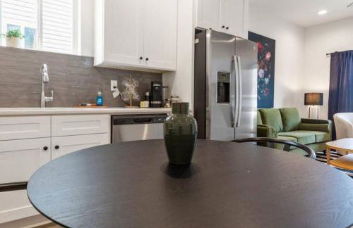 Teche House KING Bed Luxury Getaway Fast WiFi - Foto 15