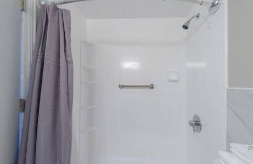 Deluxe Studio w/ Lakeview - free parking/pool - Foto 16