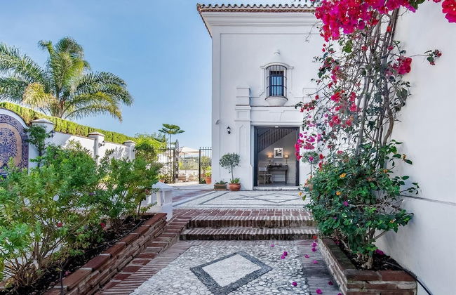 Super Villa Near Beach with Heated Pool - Foto 41