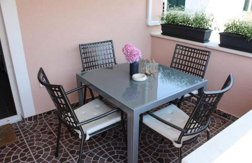 Studio apartment Laura || - Photo 1