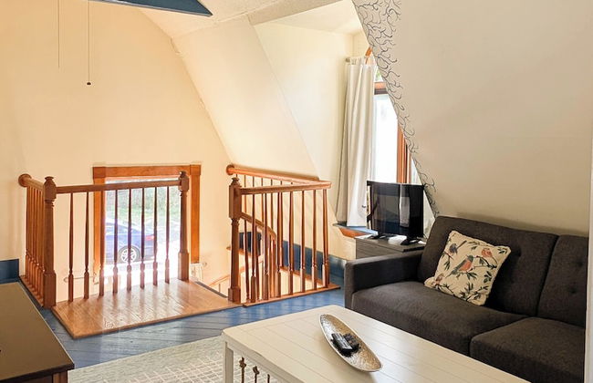 3Bedroom2Bath CarriageHouse Pet Friendly - Photo 12