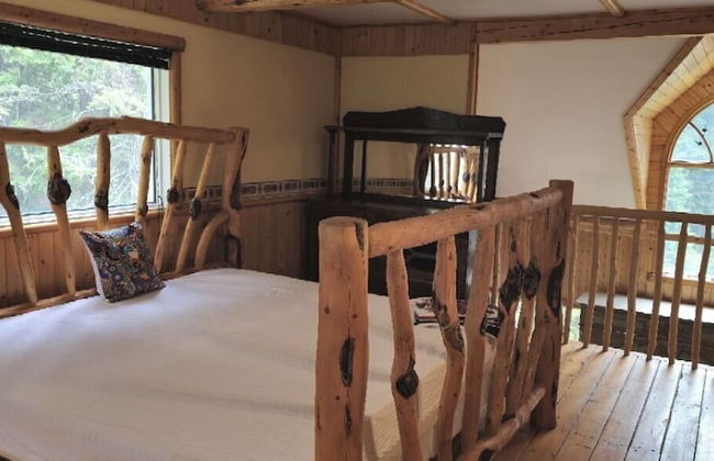 Rustic Beaverfoot Lodge Executive Cabin - Photo 2