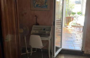 La maison sur la place dans Aigues Mortes - Foto 13