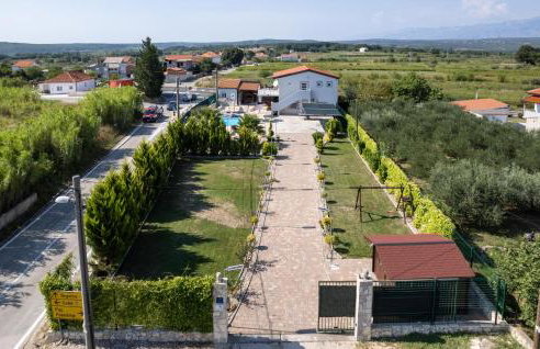 Four-Bedroom Holiday Home In Islam Latinski - Photo 17