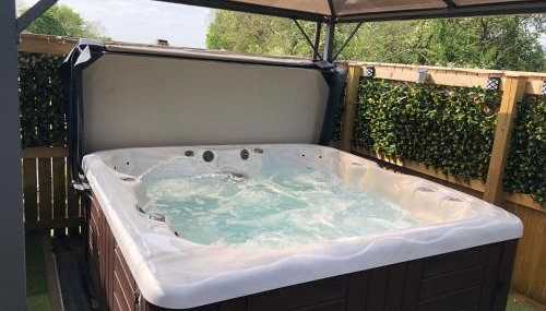 Spacious Lodge With Hot Tub - Foto 4