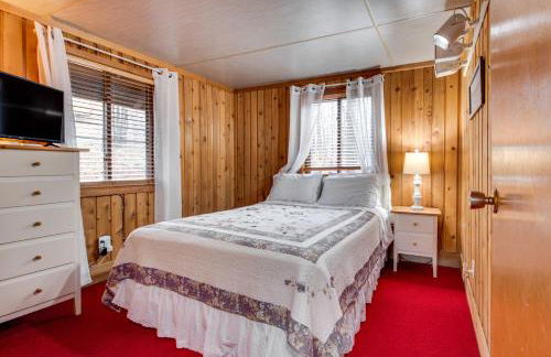 Fire Pit and Community Perks Gouldsboro Cabin! - Foto 10