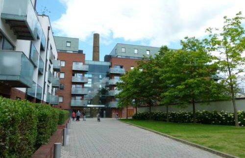 Bright & spacious Double Bedroom with EnSuite and Concierge! Paid parking available - Foto 9