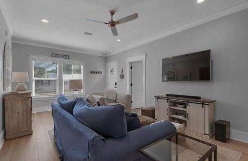 Golf Cart, 3 King Beds, Covered Rooftop Area, Half Mile to Beach! - Foto 14