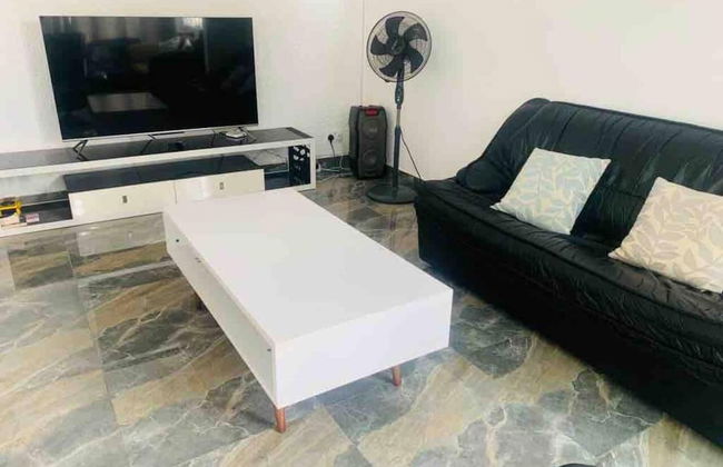 Spacious 4-bed Villa in Flic en Flac Roof top bar - Photo 9