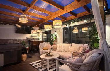 Flamingo Retreat with Hot Tub and private Garden - Foto 8