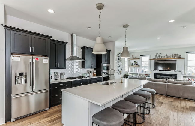 Chic Townhome for 10 W/rooftop - Foto 8